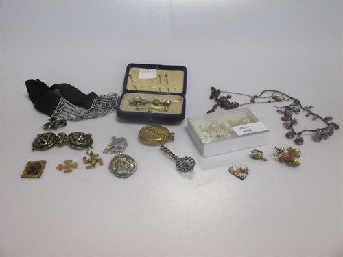 Lot 154 - A collection of costume, gold and gem set...