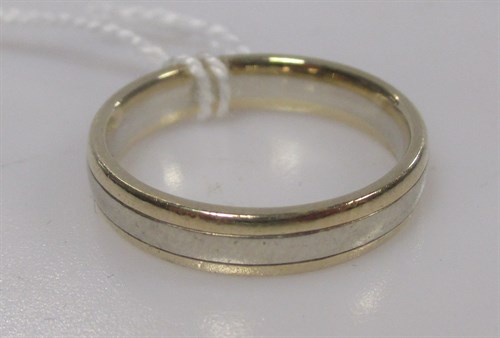 Lot 165 - A 9ct wedding ring, 3.5g