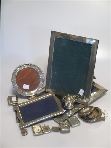 Lot 202 - A collection of vesta cases, boxes, stamp case,...