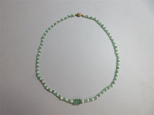 Lot 358 - An emerald and seed pearl necklace with diamond set clasp