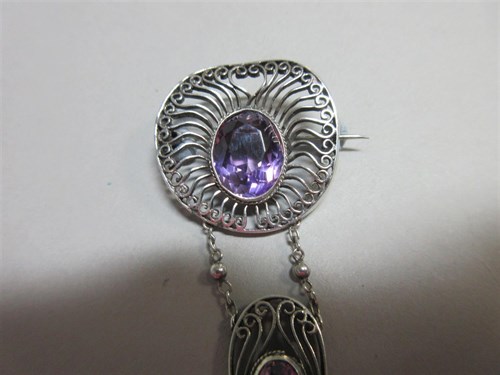 Lot 417 - An Arts and Crafts amethyst and freshwater pearl pendant brooch