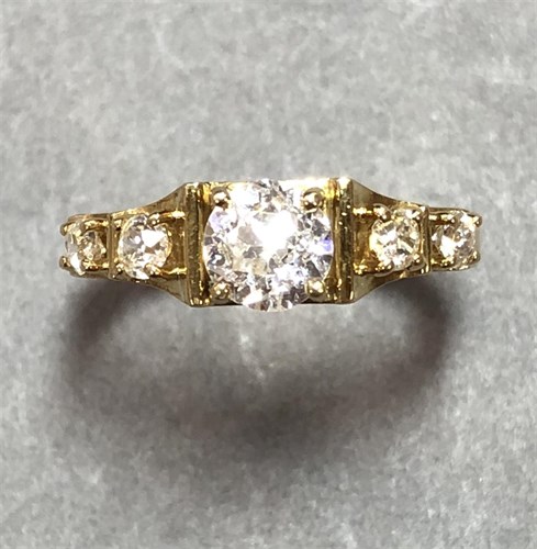 Lot 332 - A five stone diamond ring