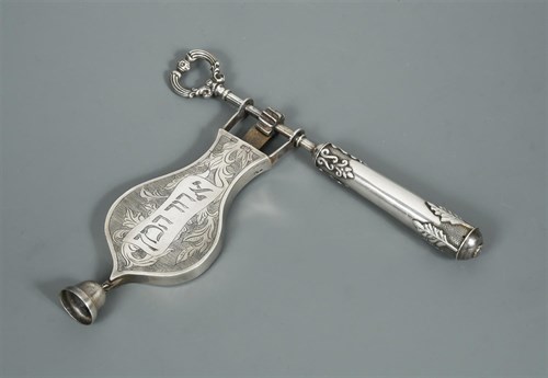 Lot 22 - A continental Jewish gragger