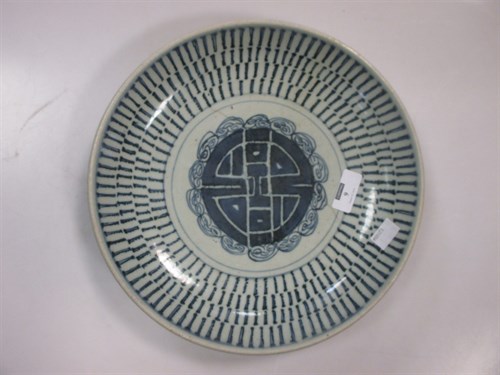 Lot 9 - A Chinese blue and white star pattern dish for...