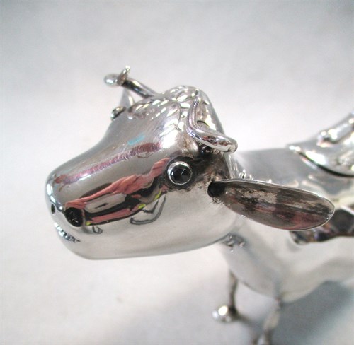 Lot 5 - A 20th century Schuppe style cow creamer