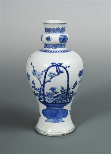 Lot 161 - A blue and white Kangxi baluster vase