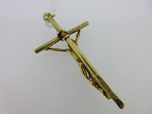Lot 319 - Germano Alfonsi (1926-2006) - A realistically modelled crucifix pendant