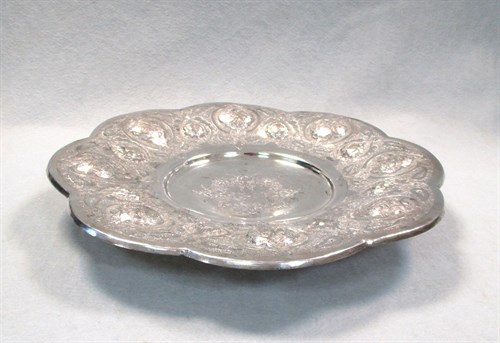 Lot 20 - A Middle Eastern fruit dish