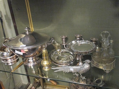 Lot 238 - A small quantity of silver wares together with...
