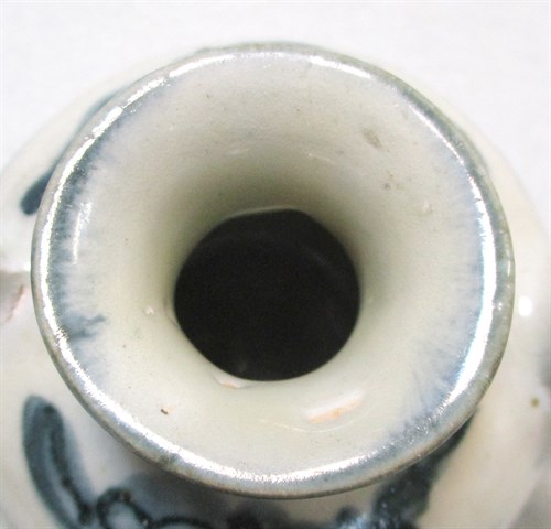 Lot 75 - A provincial Ming chicken head water dropper