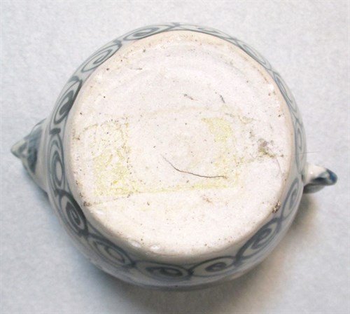 Lot 75 - A provincial Ming chicken head water dropper