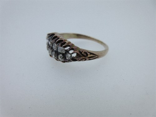Lot 419 - A two row diamond ring