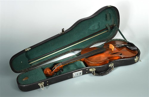 Lot 323 - An early 19th century French violin
