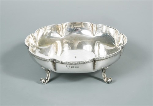 Lot 66 - A George V silver fruit bowl
