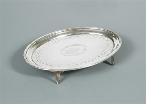 Lot 67 - A George III teapot stand
