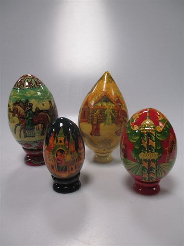 Lot 66 - Fifteen various Russian painted eggs, all 20th...