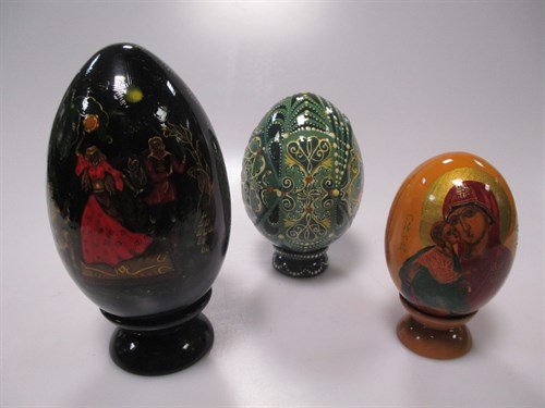 Lot 73 - Fourteen various Russian painted eggs all 20th...