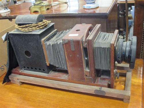 Lot 101 - An early 20th century magic lantern
