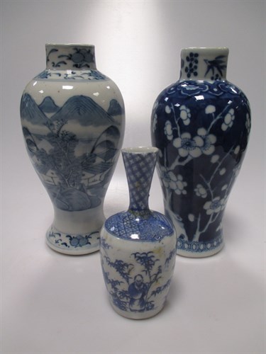 Lot 67 - A collection of Chinese ceramics to include...