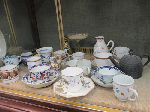 Lot 35 - A quantity of 18th century blue and white...