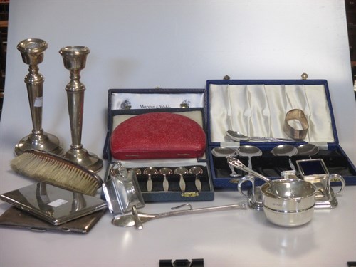 Lot 193 - A collection of silver to include: A Guild of...