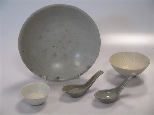 Lot 28 - Two bowls, two spoons, a little cup celadon...
