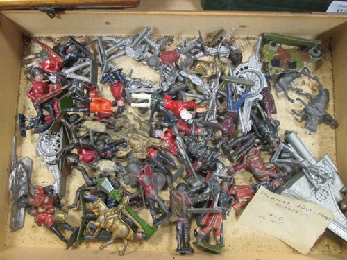 Lot 117 - Collection of lead soldiers and travelling...