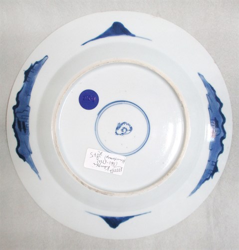 Lot 210 - A Kangxi plate