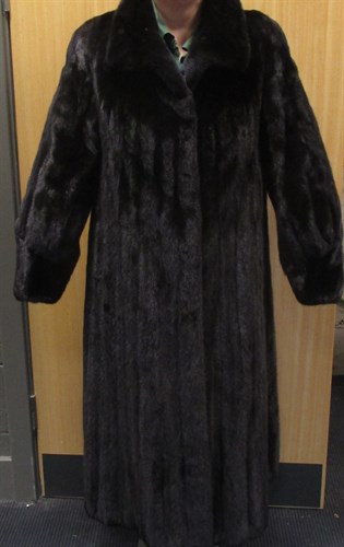 Lot 119 - A 20th century ladies full length mink coat,...