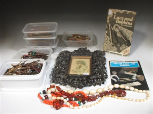 Lot 87 - A quantity of lace bobbins and other items