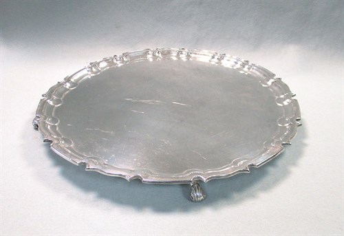 Lot 115 - A George V silver salver