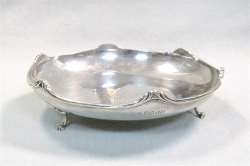 Lot 154 - Glasgow - A George V Scottish silver Art Nouveau fruit bowl