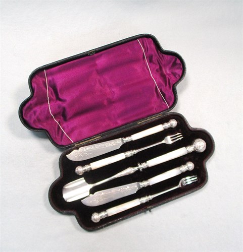 Lot 1 - A silver plated cheese and pickle flatware set