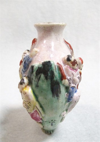 Lot 300 - A 19th century moulded snuff bottle