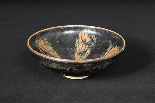 Lot 39 - A large russet-streaked black glazed bowl, Yuan dynasty