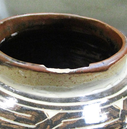 Lot 29 - A Jin dynasty Cizhou Sgraffiato jar