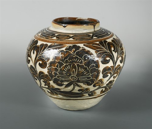 Lot 29 - A Jin dynasty Cizhou Sgraffiato jar