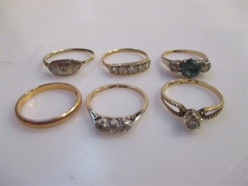 Lot 155 - A 22ct gold wedding ring (3.1g) and five...