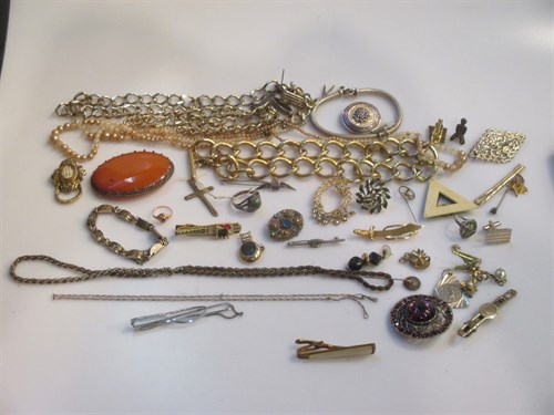 Lot 165 - A large collection of costume jewellery