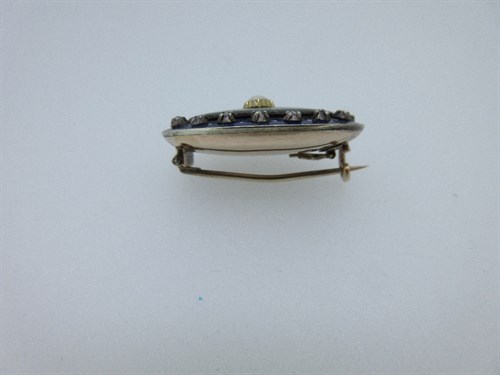 Lot 348 - An early 19th century diamond, pearl and enamel lace pin