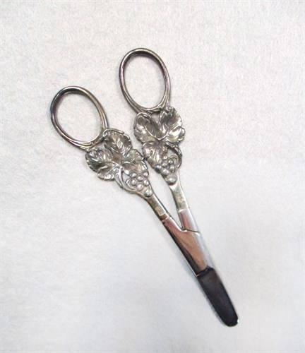 Lot 13 - A pair of Swedish metalwares grape shears