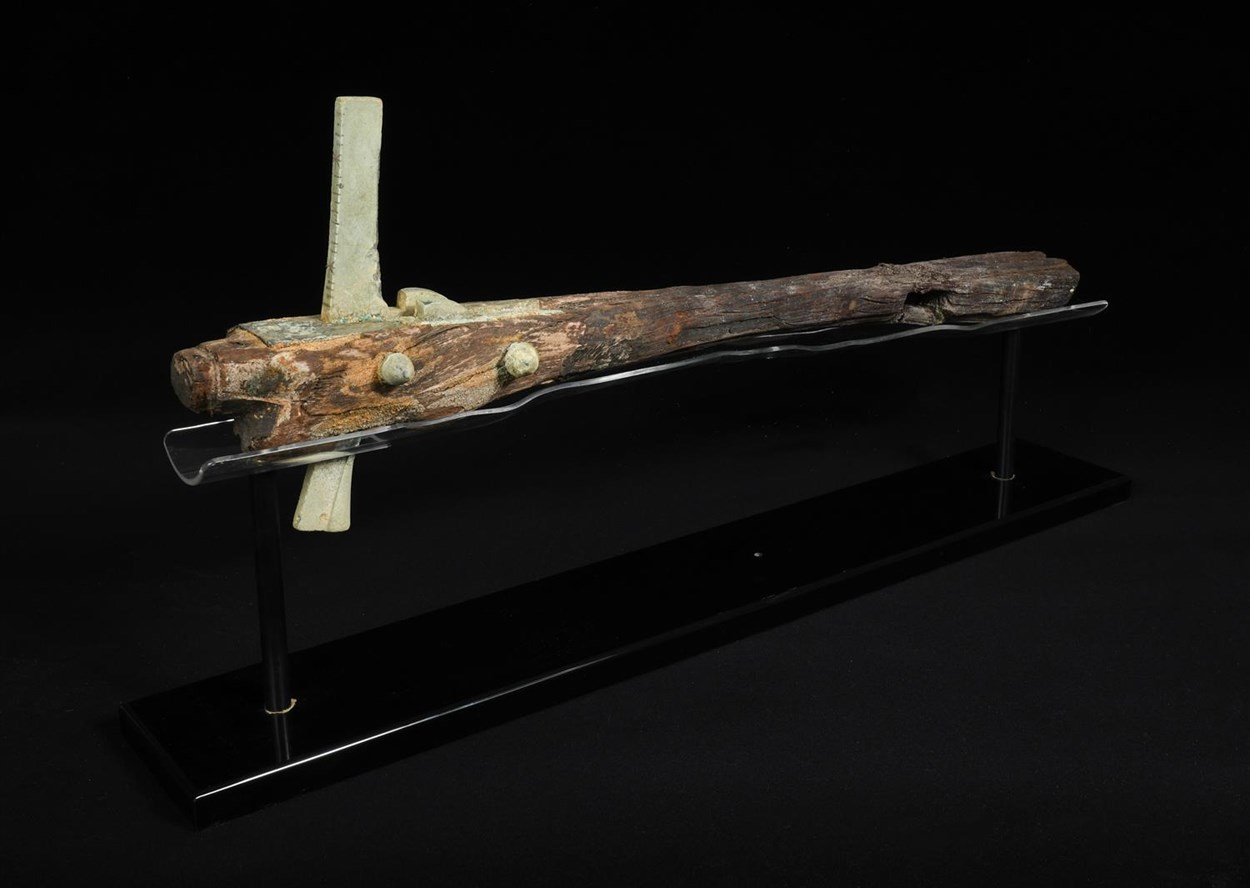 Lot 27 - A rare crossbow 'Nu', Eastern Han dynasty