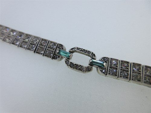 Lot 346 - An Art Deco style white and green paste bracelet