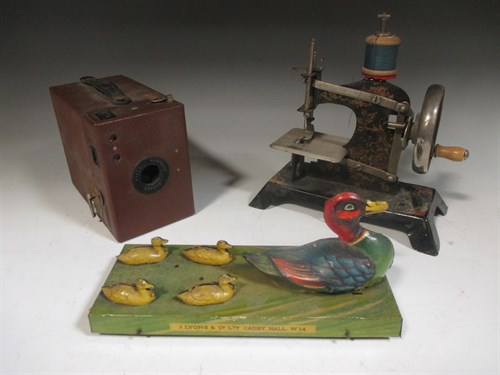 Lot 83 - A Lyons Toffieskotch tinplate toy duck group...
