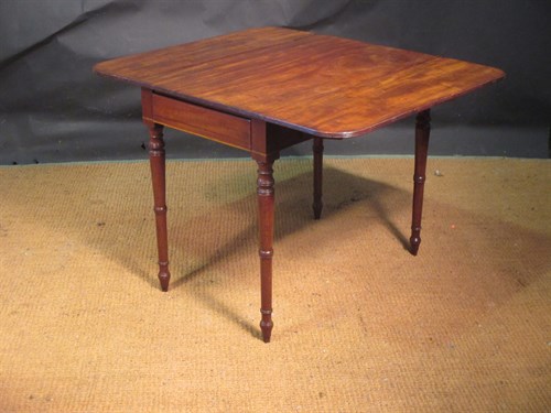 Lot 353 - A Regency mahogany Pembroke table on turned...