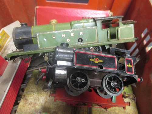 Lot 131 - A Hornby 0-4-0 clockwork O-Guage tank...