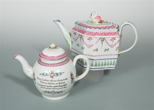 Lot 2 - A pearlware teapot and cover, circa 1800