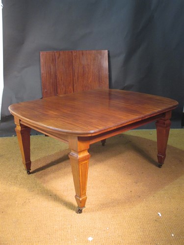 Lot 377 - A late Victorian mahogany extending dining...