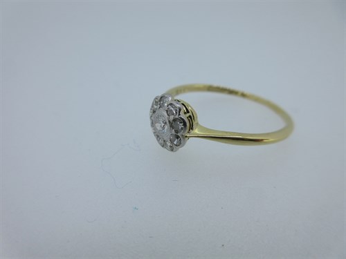 Lot 315 - A diamond flowerhead cluster ring