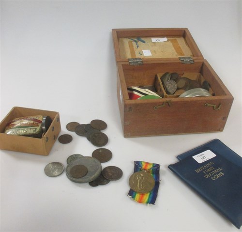 Lot 127 - A WWI pair to Pte R.E. Milner 17 London...